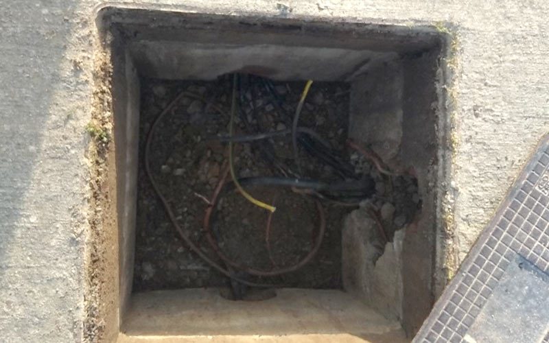 Varias zonas de Casines a oscuras por el intento de robo de cableado