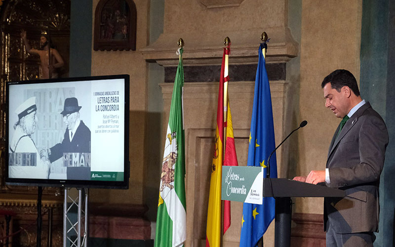 La Junta de Andalucía iguala a víctimas y verdugos reivindicando en Cádiz “el abrazo entre Alberti y Pemán que simbolizó la reconciliación”