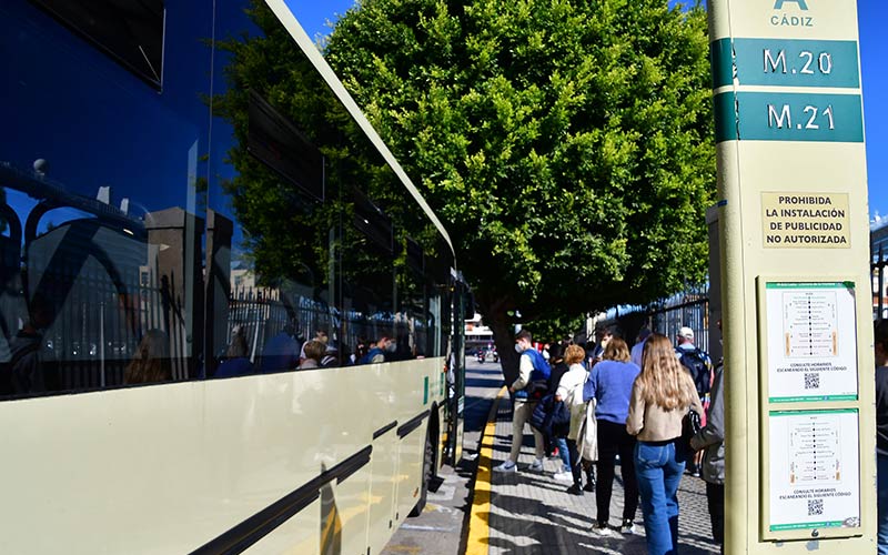 Refuerzo de autobuses y catamaranes en la Bahía ante la “afluencia esperada de visitantes” a la capital gaditana por el carnaval ilegal
