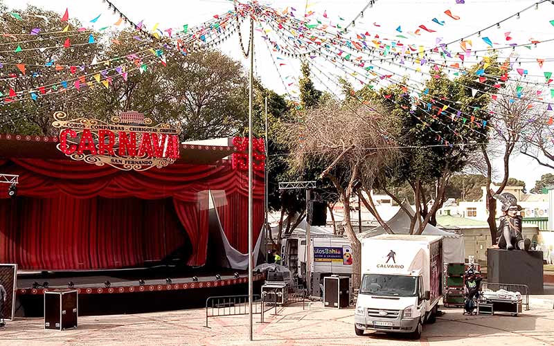 La Bahía se desmarca de la capital gaditana y se va de carnaval oficial