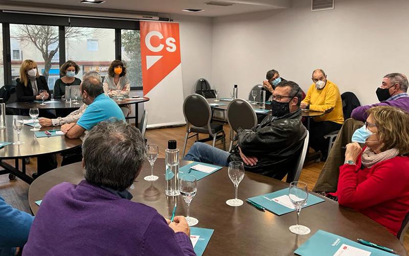 Las concejalas de Ciudadanos se reúnen con vecinos para reafirmarse en su idea de que el Gobierno gaditano “vive de espaldas a la realidad”