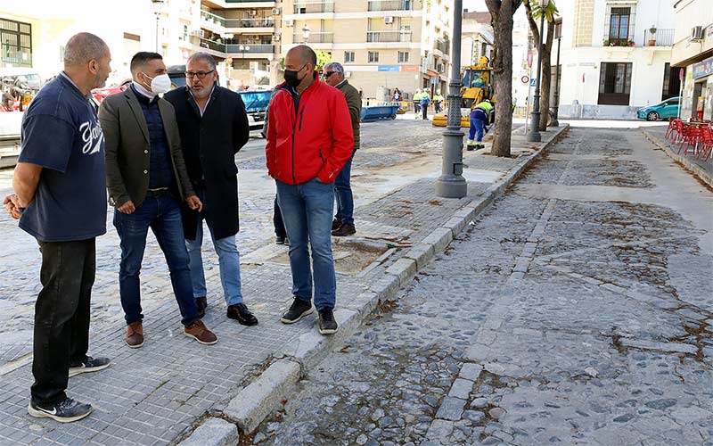 Renovadas las redes de saneamiento y abastecimiento en el Eje del Arroyo, de las más antiguas y obsoletas del centro histórico de Jerez