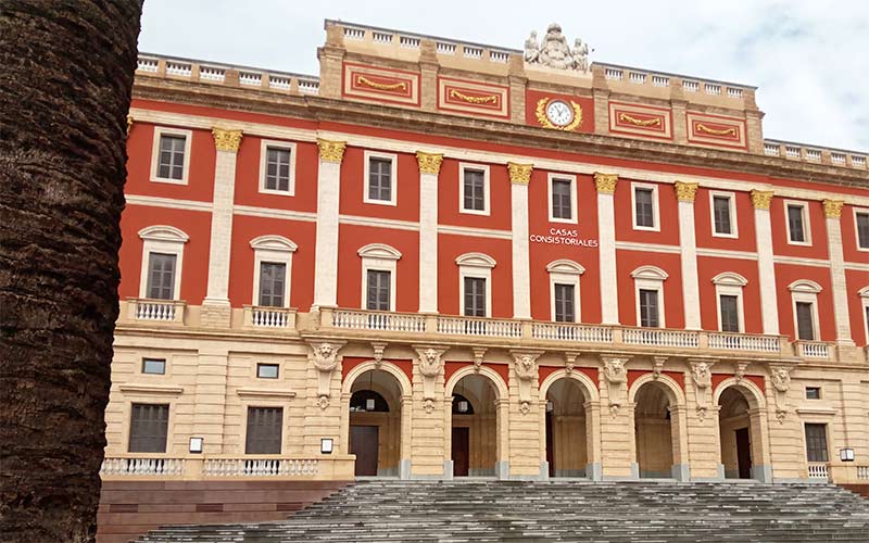 El Consistorio isleño espera incorporar en otoño a su menguada plantilla una docena de auxiliares administrativos, tras oposiciones