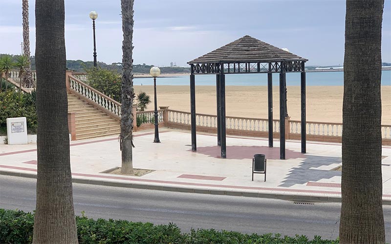 Comercios y tiendas tendrán libertad horaria en Semana Santa y verano en Rota, que será declarada Zona de Gran Afluencia Turística