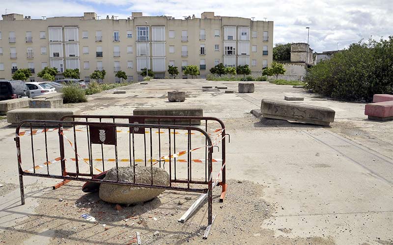 Casi 50.000 euros para completar la demolición de los restos de cimentación existentes en Armas de Santiago y adecentar la parcela