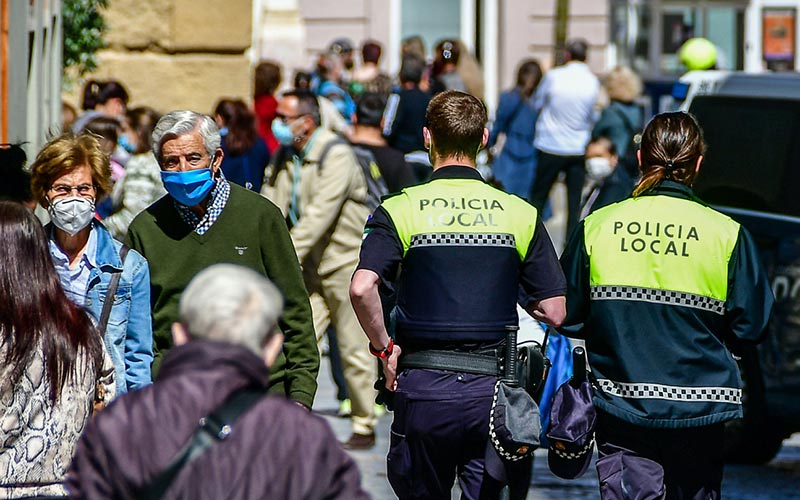 La Policía Local controlará en serio el mal uso en la capital gaditana de las tarjetas de estacionamiento para personas con movilidad reducida