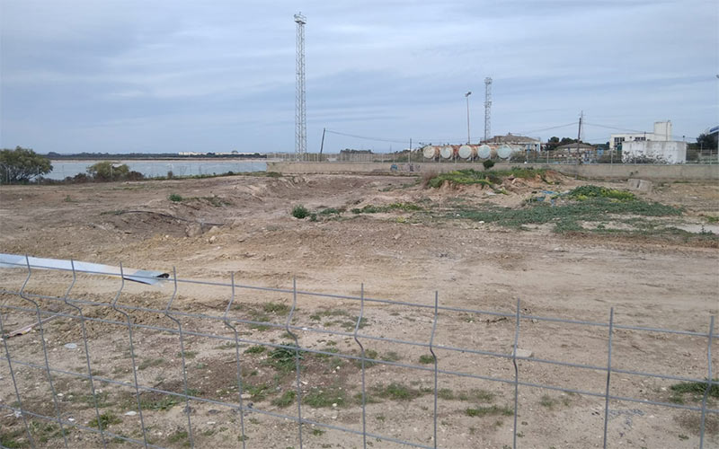 La obra de la EDAR de Puerto Real “no avanza” tres meses después de la primera piedra; vecinos exigen que suponga “un valor” para el Río