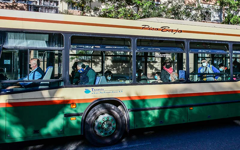 PSOE y Cs culpan al Gobierno gaditano de los paros en los autobuses urbanos; la plantilla reclama un nuevo convenio que niega Tranvía