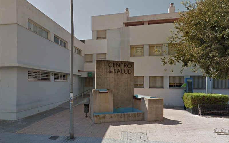 Condenan la agresión reiterada de una paciente contra una médica y un celador del centro de salud de Rota, sin personal de seguridad