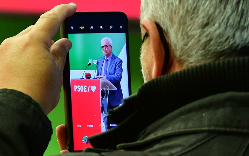 El socialista Jiménez Barrios dejará la política institucional: “hombres como Chiqui, tan importante para Chiclana, hacen grande al partido”