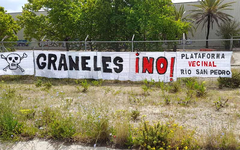 Vecinos del Río se oponen a los graneles en los suelos de Delphi: “no queremos más agentes contaminantes en el entorno de la barriada”
