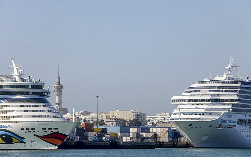 Otra jornada con el muelle gaditano copado por los cruceros