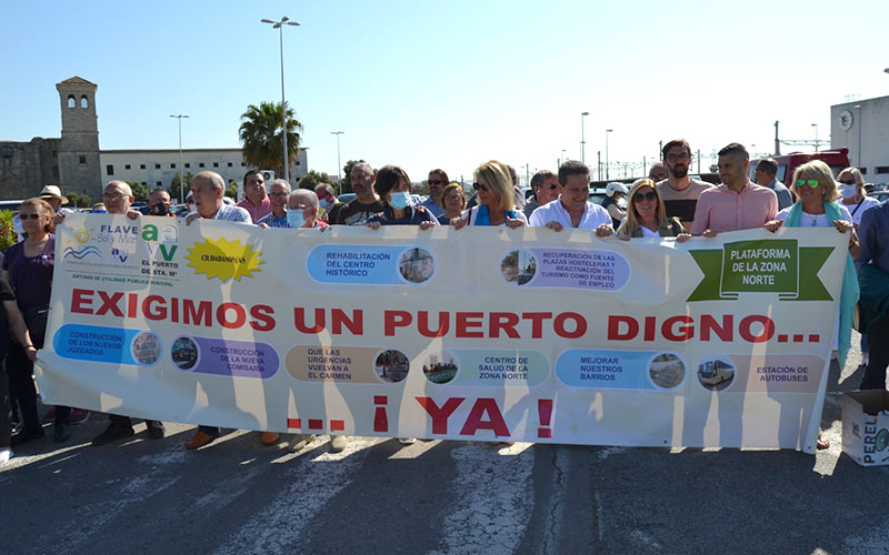 Vecinos se concentran para reivindicar la prometida estación de autobuses de El Puerto y el PP ve detrás una “cuestión de ideología”
