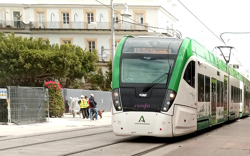 El tranvía de la Bahía, que confía en sumar “a medio plazo” unos tres millones de viajeros al año, invertirá 30 millones en ampliar la flota