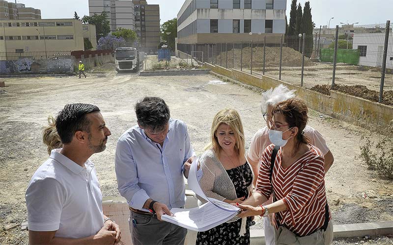 El solar de la calle California en la barriada de San Benito en Jerez, urbanizado y con diferentes usos consensuados desde este verano