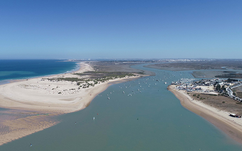El acceso con embarcaciones a los enclaves naturales de la Punta del Boquerón y la Isla de Sancti Petri vuelve a regularse este verano