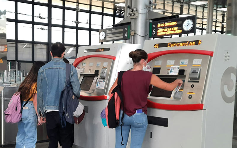 La integración tarifaria llega a la Bahía de Cádiz: autobús, catamarán, Cercanías y tranvía costarán “lo mismo” con la tarjeta del Consorcio