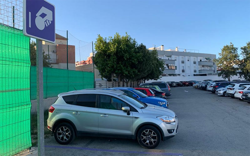 El coste del bono de estacionamiento en zonas reguladas de Rota para residentes y trabajadores del entorno pasa de 30 a 3 euros mensuales