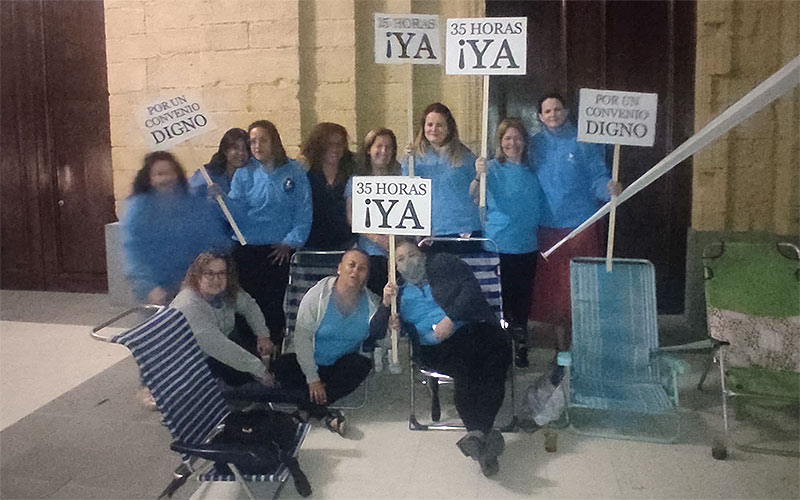 Se mantiene la “vigilia” por las 35 horas en el servicio de ayuda a domicilio en San Fernando: “el pueblo se está volcando con nosotras”