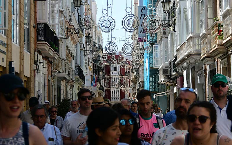 Más autobuses, catamaranes y trenes para venir al Carnaval de Cádiz