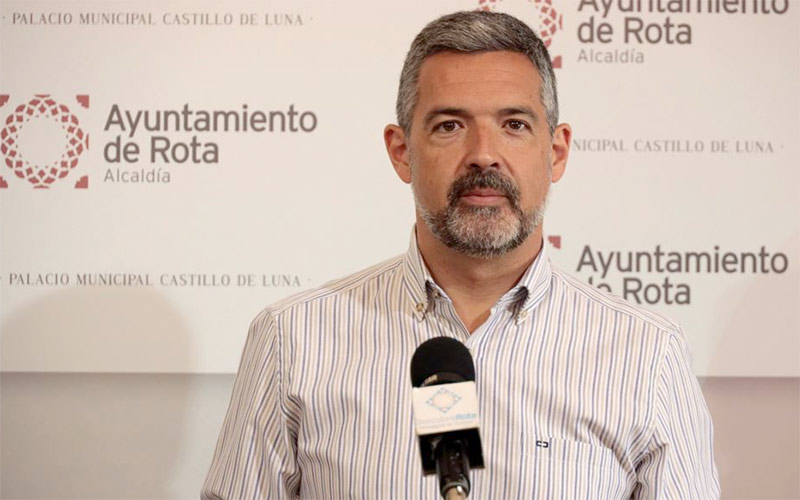Un nuevo archivo municipal y vestuarios para el Juan Reales de Costa Ballena; proyectos para Rota con el último plan Invierte de Diputación