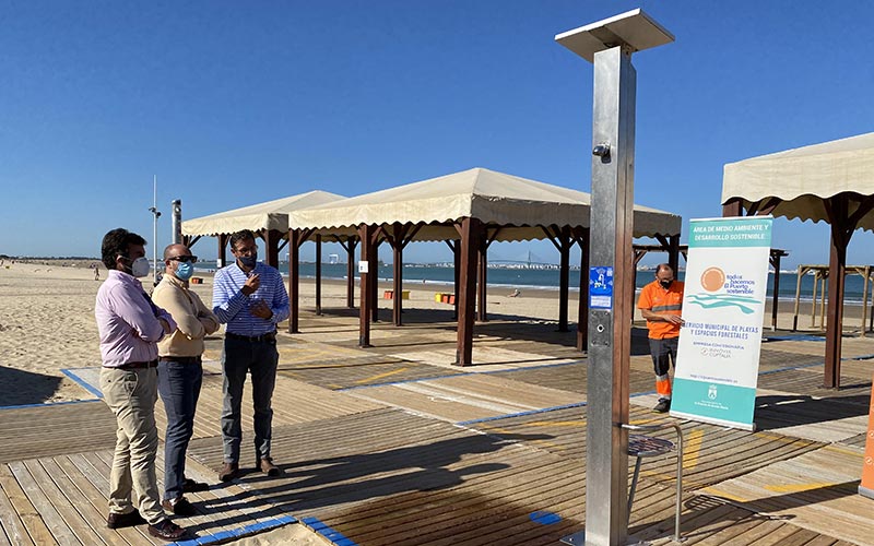 Duchas “inteligentes” en las playas portuenses, y La Puntilla sin humo