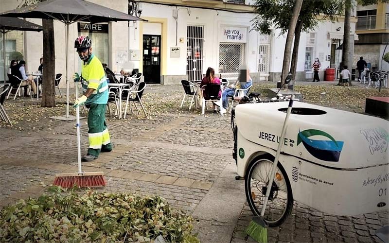 ‘Escoba de Oro’ para el Ayuntamiento de Jerez por la implantación de carritos-triciclos para los barrenderos de la contrata de limpieza