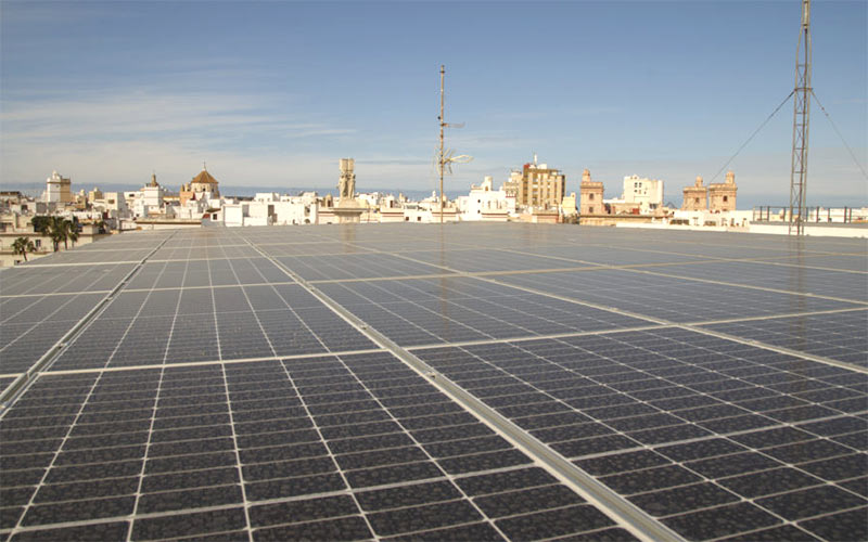 El edificio de la sede central de la Autoridad Portuaria de la Bahía de Cádiz pasa a ser “parcialmente autónomo” en consumo eléctrico