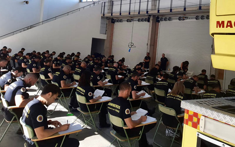Insisten en la “falta de bomberos” en Cádiz pese a la última oposición de 72 plazas: “no son nuevas, son interinos que pasan a funcionarios”