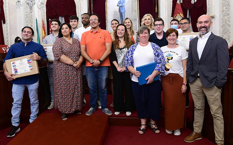 Entregados los Premios a la Mejor Trayectoria Educativa del curso 2020/2021 a quienes “serán en apenas unos años el motor de Cádiz”