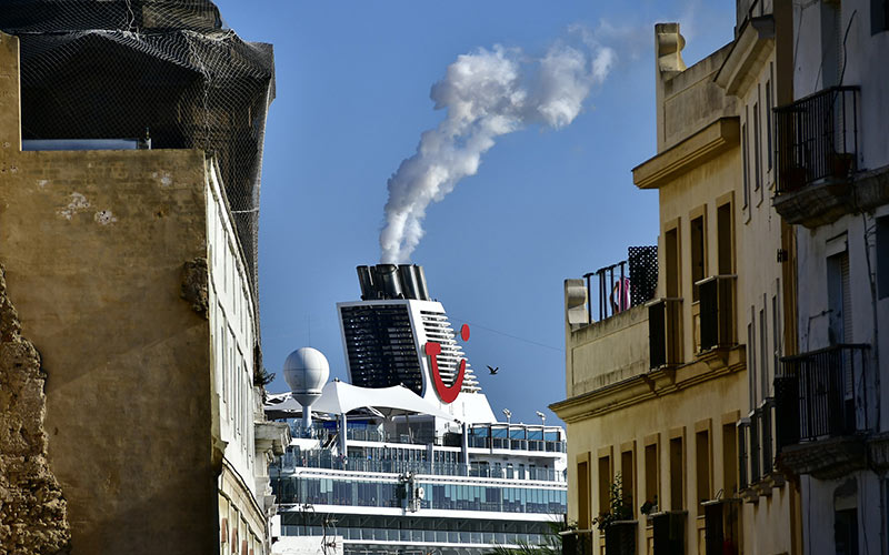 Frente a las emisiones y el ruido, el Puerto de Cádiz será pionero entre los españoles en ofrecer conexión eléctrica a los cruceros atracados