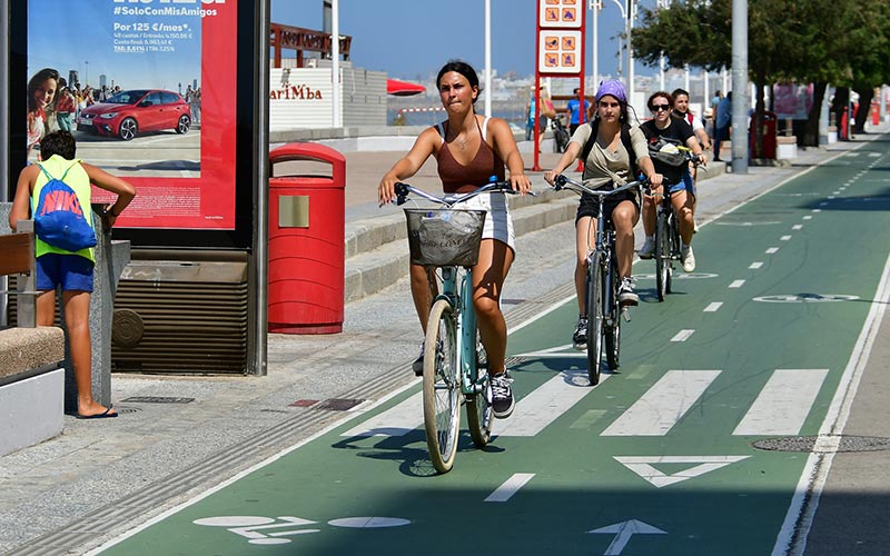 “No paran de crecer” los usuarios del carril bici “de calidad” de Cádiz