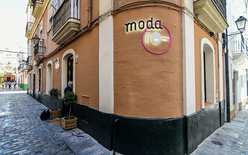 Cáritas abre en El Pópulo una tienda de ropa de segunda mano