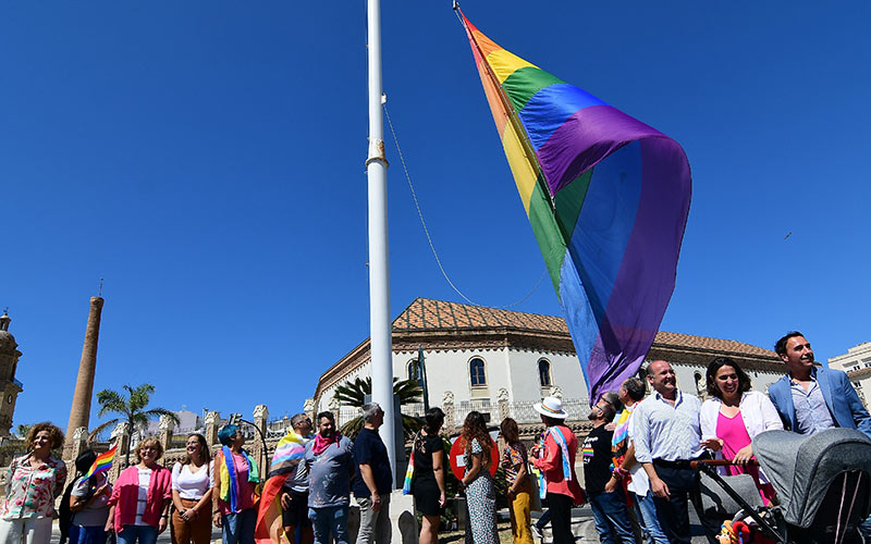 Cádiz iza la arcoíris con orgullo un año más: “tenemos que festejar todo lo que somos, lo que sentimos y todo lo que hemos conseguido”