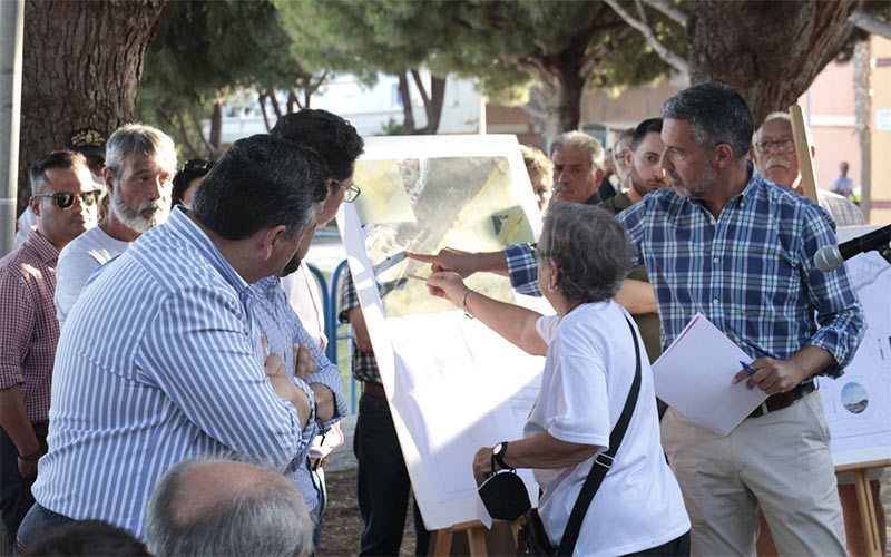 El alcalde roteño da la cara ante los vecinos: “circunstancias sobrevenidas” están demorando las obras del paseo del Rompidillo