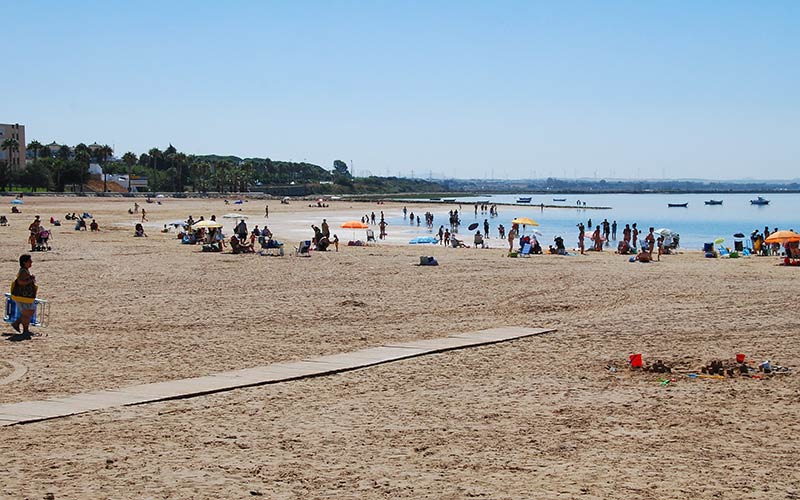 El Puerto y Puerto Real son las únicas localidades de la Bahía que se suman a la campaña ‘Playas sin humo’