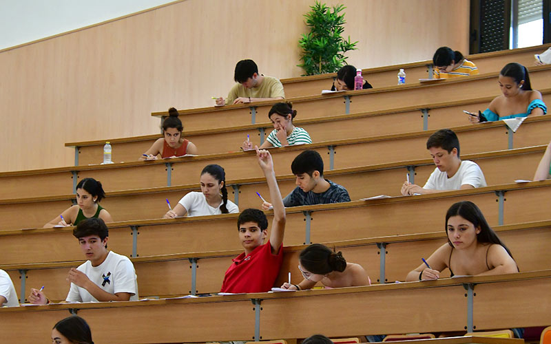 El calor también se presenta a la convocatoria extraordinaria de Selectividad en la Universidad de Cádiz, con 1.606 estudiantes inscritos