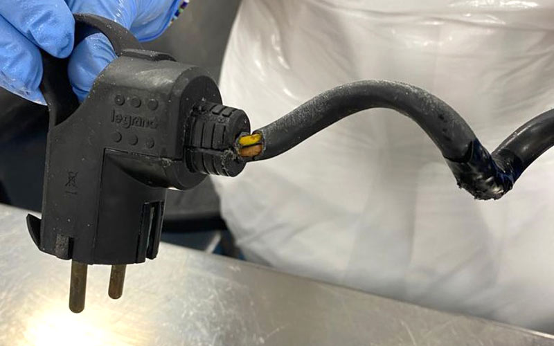 La plantilla de cocina del Hospital Puerta del Mar teme por su vida ante “constantes descargas eléctricas y puntuales explosiones de gas”