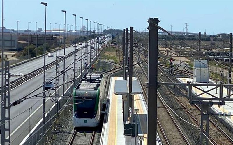 Formalizado el convenio que permite al tranvía de la Bahía llegar hasta Cádiz por las vías del ferrocarril, con su conexión en Río Arillo