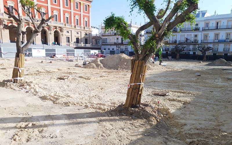 La nueva plaza del Rey tampoco ‘llega’ a julio