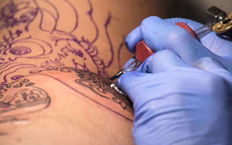 Ante el brote de viruela del mono conocido en San Fernando, Facua insta a que se identifique al estudio de tatuajes que podría estar detrás
