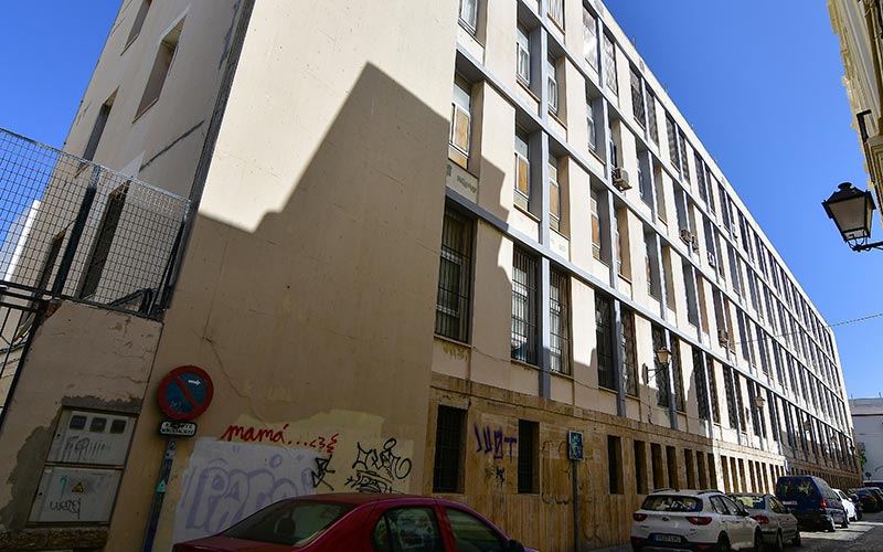 El edificio de la antigua ESI de Cádiz tendrá una nueva vida como residencia universitaria privada y centro cultural abierto público