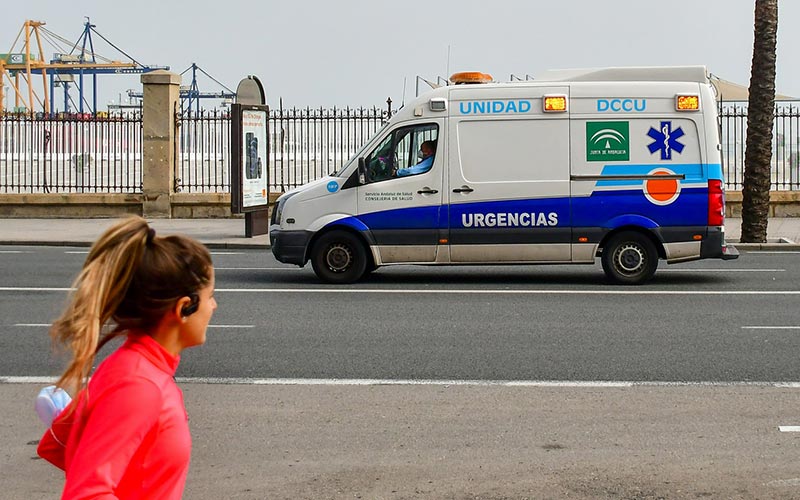 Los tiempos de espera en San Fernando de la UVI móvil “no dejan de crecer con una cifra de asistencias diarias inasumible”