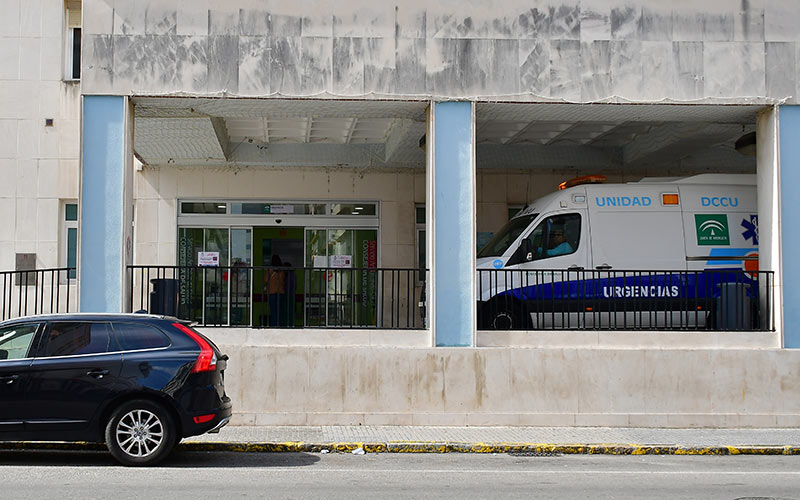 Agreden con un puño americano a un profesional sanitario cuando estaba de servicio con su ambulancia en Cádiz