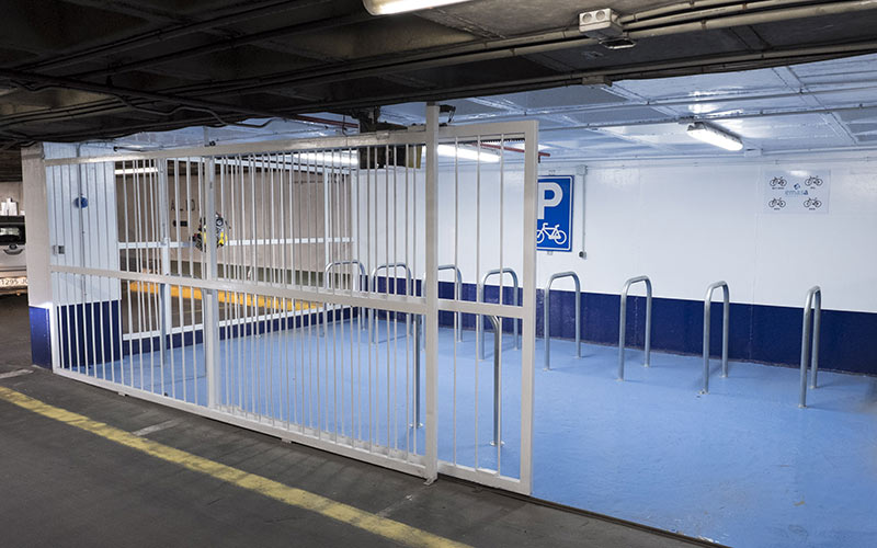 Más aparcabicis para los parkings de Emasa, como alternativa para quien no quiera dejar sus bicicletas en la calle o en casa