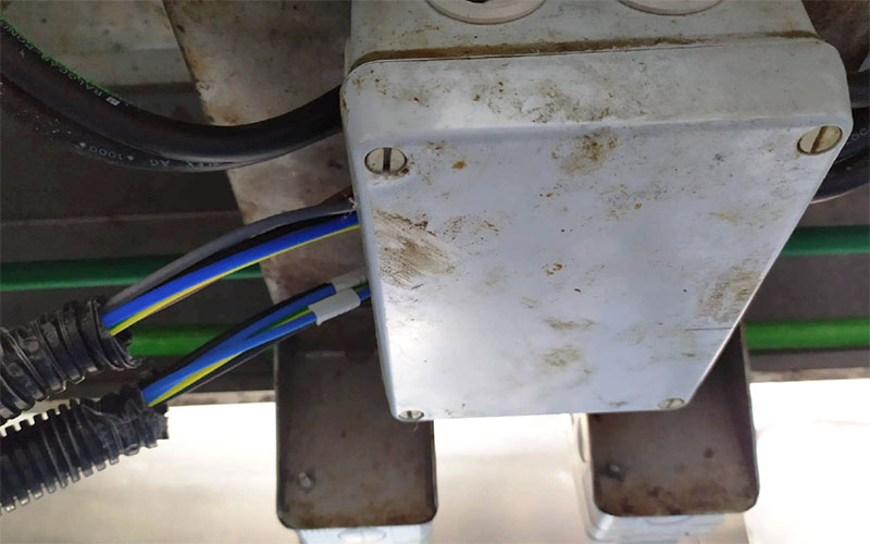 “Persisten las irregularidades brutales”: otra trabajadora de cocina del Puerta del Mar en Urgencias tras recibir una descarga eléctrica