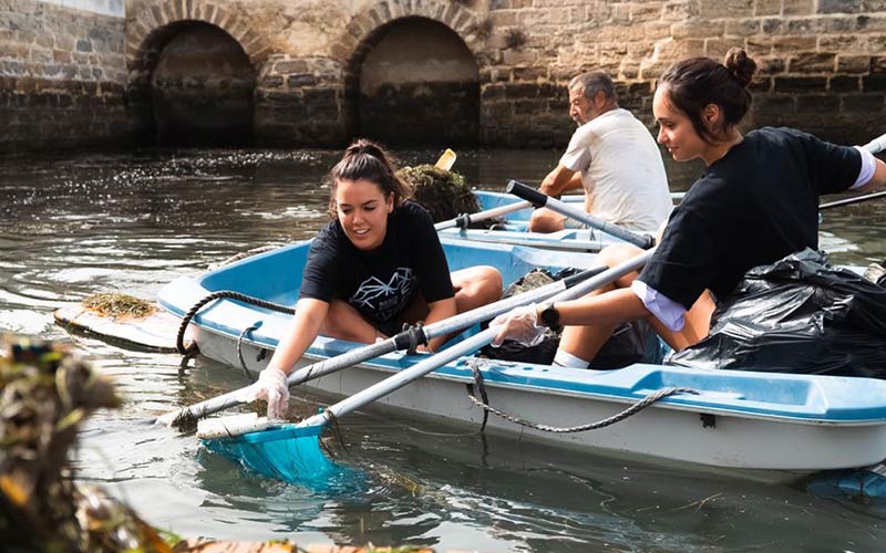 Nueva limpieza del entorno natural de Bahía Sur