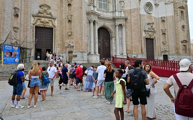 Europa Laica vuelve a pedir al Ayuntamiento de Cádiz una lista de inmuebles exentos de IBI