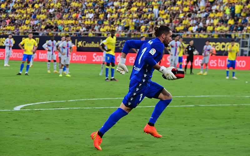 La vida está por encima del fútbol (y el Barça se vengó del Cádiz)