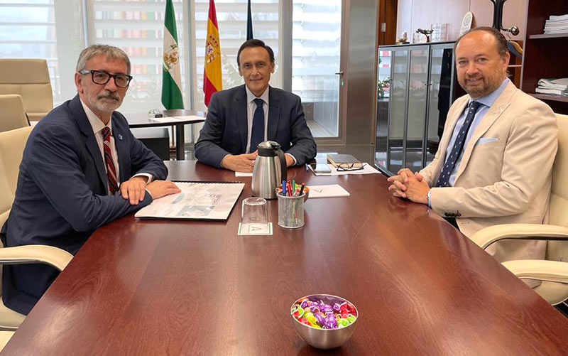 El nuevo consejero no aclara la financiación pero “tiende la mano” a la Universidad de Cádiz para “desbloquear” Valcárcel implicando a todos